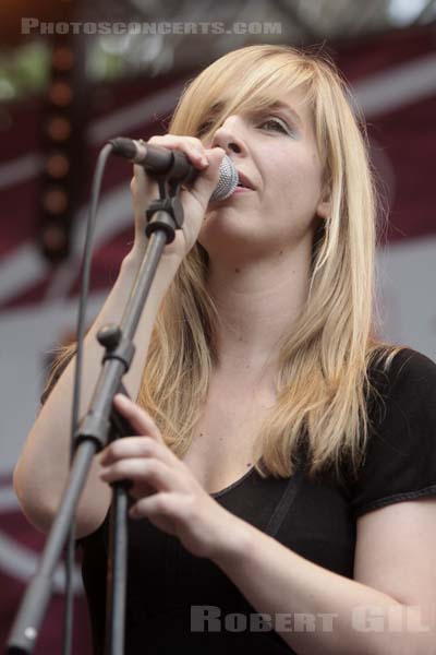 BARBARA CARLOTTI - 2008-07-25 - PARIS - Paris Plage (Pont de Sully) - 